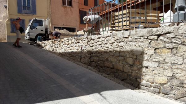 pierres patinées sur vieux murs en pierres